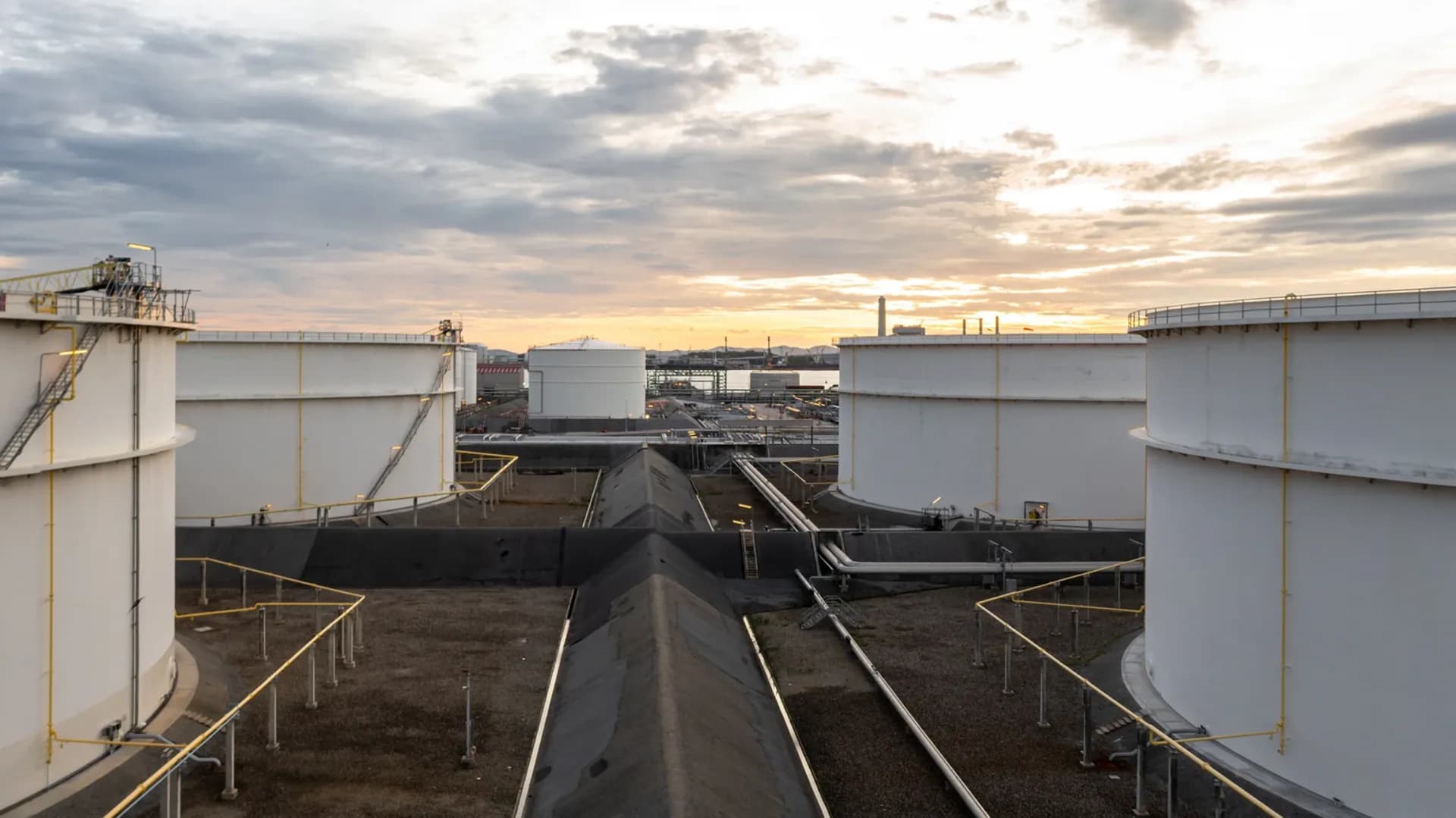 Advanced Oil Blending